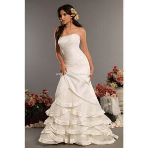Size 8 Wedding Dress EDEN BRIDALS Strapless Ruffle A Line Ballgown Train